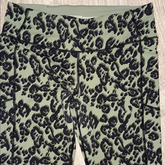 Victoria's Secret Sport Green and Black Leopard Print Leggings - Picture 2 of 8